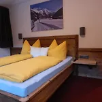 Haus Alpenflora Apartamento *
