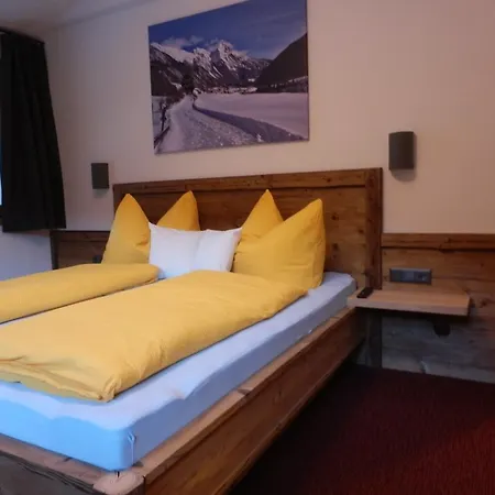 Haus Alpenflora Апартаменты *